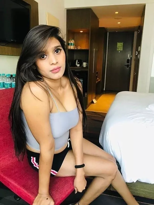 कॉल गर्ल्स सर्विस  उसरघर गांव